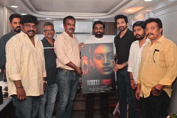 ஆனந்திகாக வந்த விஜய் சேதுபதி