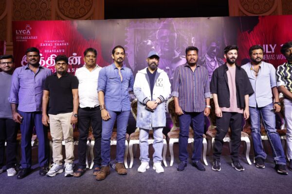 விவேக் அவரை திரையில் பார்க்க  மகிழ்ச்சியாக உள்ளது – ஷங்கர்