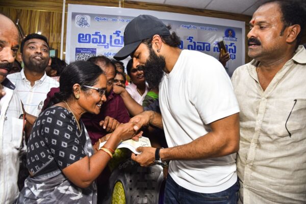 அனாதை இல்லத்திற்கு   சென்ற,  சாய் துர்கா தேஜ்