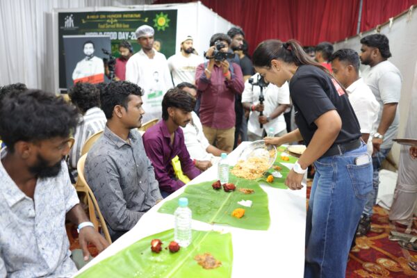 உணவளிக்கும் திட்டம்  நடிகை ஐஸ்வர்யா ராஜேஷ் துவக்கி வைத்தார் !!