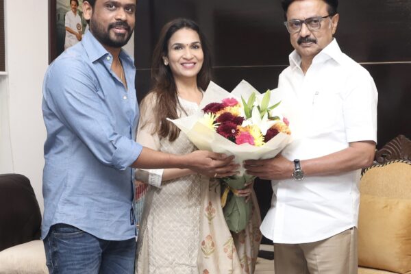தமிழக முதல்வரைச் சந்தித்த “வித் லவ்” படத் தயாரிப்பாளர்கள்