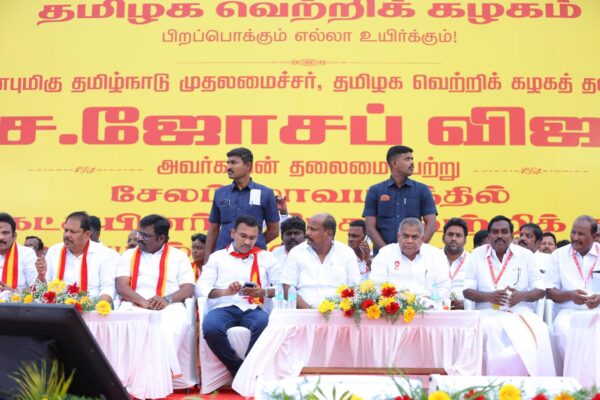 தமிழக வெற்றிக் கழகத்தில் தங்களை இணைத்துக் கொண்டனர்