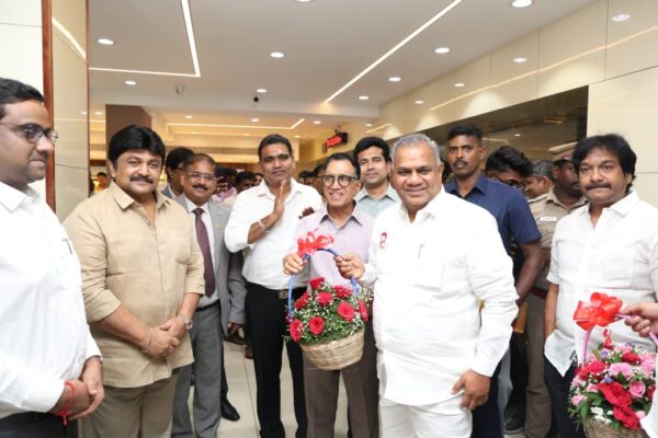 தியாகராய நகரில் புதிய நகைக்கடைக்கு அமைச்சர் வாழ்த்து